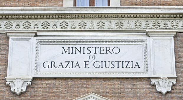  Concorso Ministero della Giustizia, 1.500 posti anche per diplomati: requisiti e scadenza 