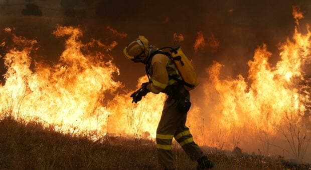  Incendio vicino a Madrid "impossibile" da domare, oltre ottantamila evacuati tra Francia e Spagna 