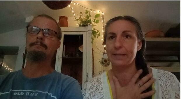  Famiglia nel bosco, i genitori: «Fate tornare a casa i nostri figli. La scuola? Faremo ricorso. Abbiamo diritto all'homeschooling» 