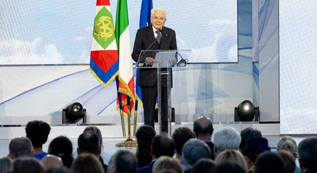  Mattarella: «La scuola è aperta a tutti, non deve formare ghetti e alzare barriere. È la più efficace leva di integrazione» 