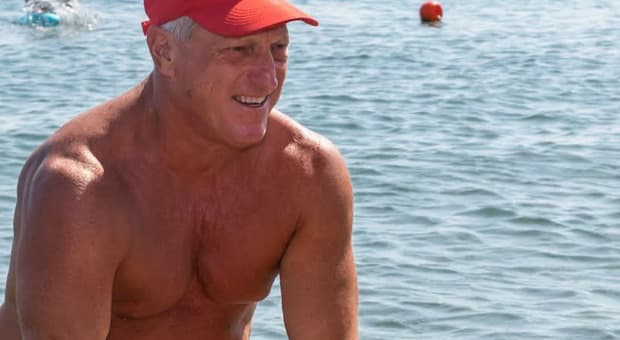  Fabrizio Valente, il bagnino annegato per salvare due turisti. ?I colleghi: «Era un uomo di cuore» 