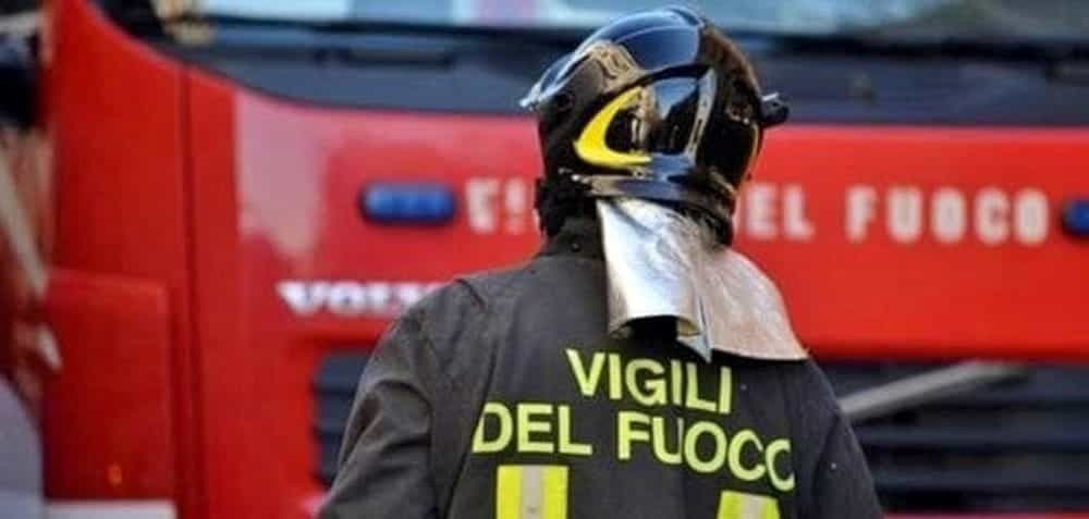 Maltempo nel Frusinate: un fulmine incendia un capannone a Frosinone