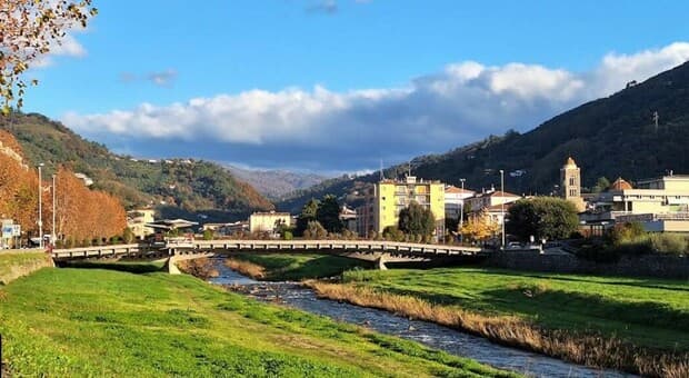 Pistoia, rifiuta l'approccio sessuale: ragazza di 20 anni torturata e quasi annegata nel fiume, arrestato 38enne 