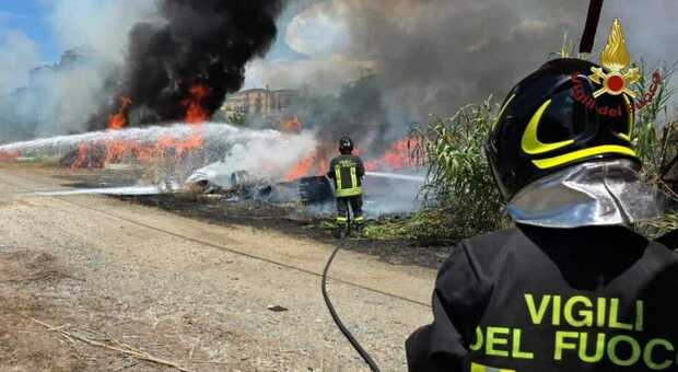  Incendio vicino ai binari della linea Orte-Fiumicino, alta nube di fumo: corse sospese e rallentate tra Monterotondo e Tiburtina 