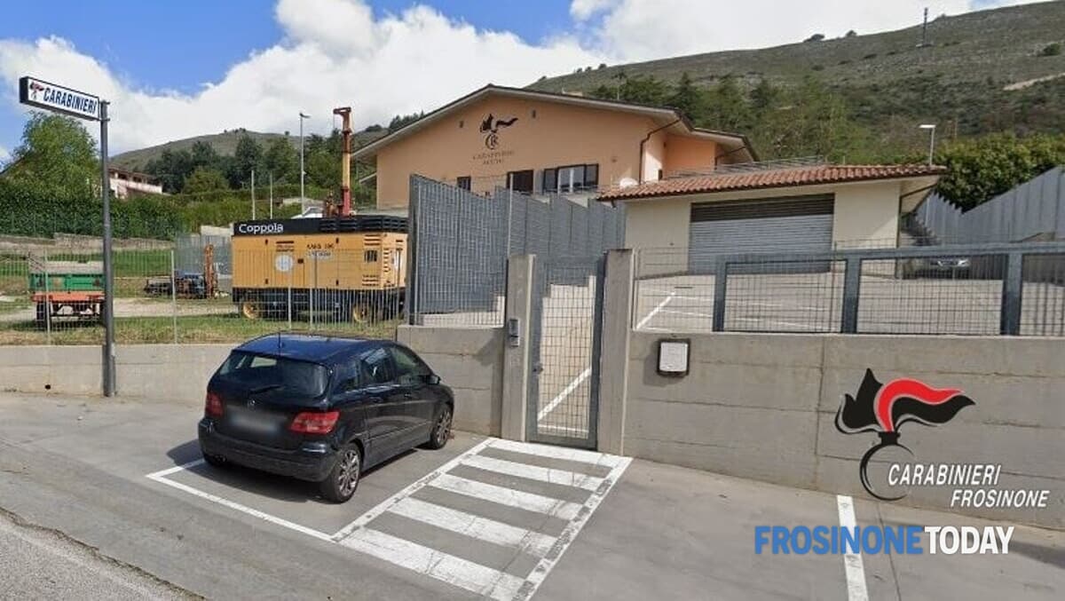 Acuto, fuggono sulla SR 155 e lanciano cocaina dal finestrino, arrestati un uomo e una donna