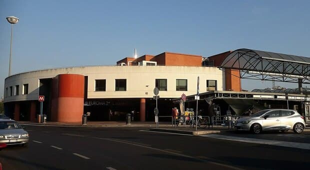 Roma, botte alla fidanzata e all?addetto Atac: caos e paura alla stazione Laurentina 