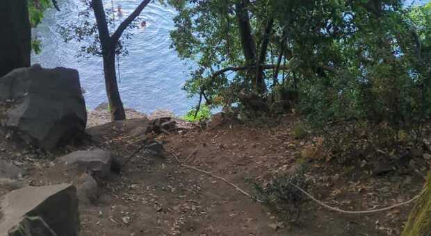  Castel Gandolfo, ragazza cade in un dirupo del lago: salvata dai vigili del fuoco e trasportata in ospedale 
