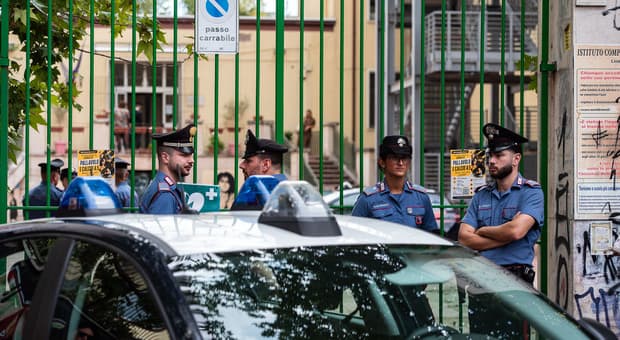  Prof accoltellata a Roma, indagini sulla rete del 13enne. «Arruolato dai suprematisti» 