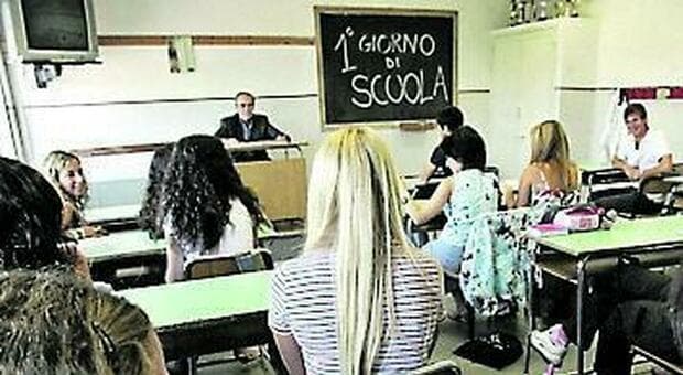  Scuola, a Roma si torna in classe (con orario ridotto). E anche al liceo si fa l'"inserimento" 