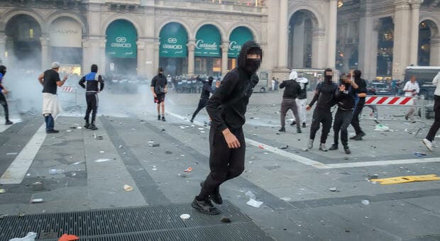  Milano, nuova allerta per sabato: in campo anche gli anarchici. «Droni per vegliare sui cortei» 