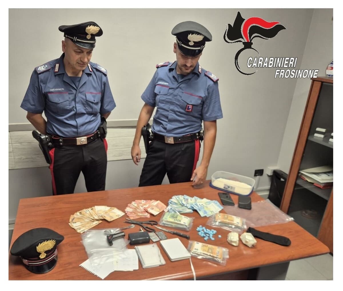 Cocaina pronta per lo spaccio, arrestato 21enne: sequestrati oltre 220 grammi e 20mila euro