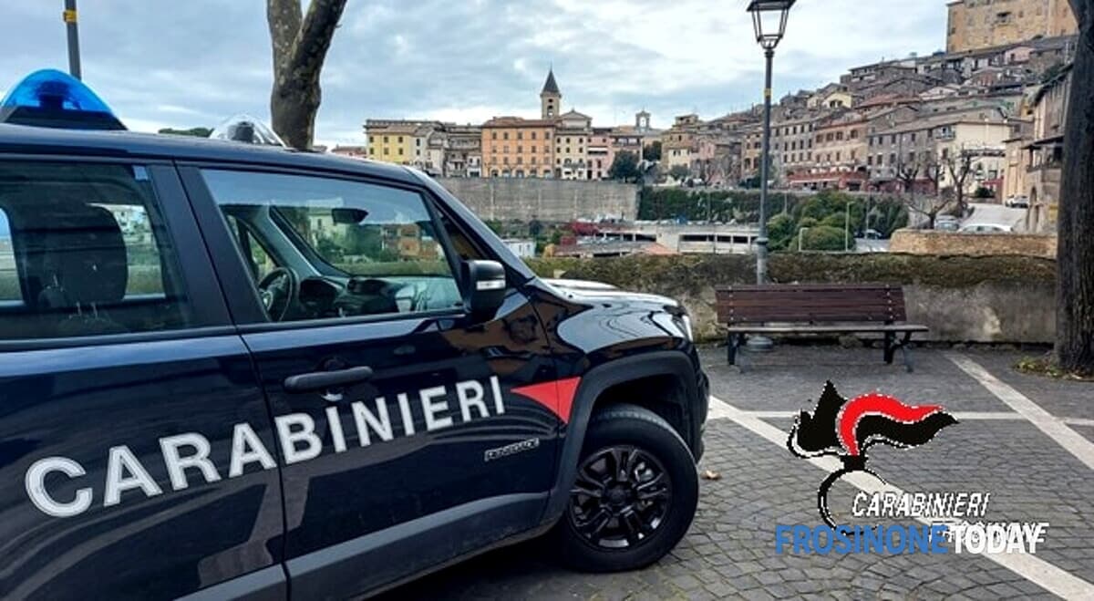 Paliano, spaccano una finestra e fanno irruzione in un’azienda: rubati fino a 2mila euro
