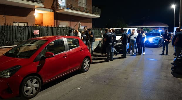  Roma, triplice omicidio a Pineta Sacchetti: uccisi a coltellate padre, madre e figlia di 6 anni. In fuga il killer 
