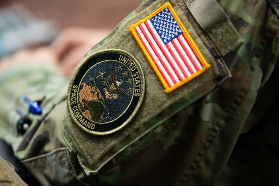 Gli USA confermano: "Abbiamo armi spaziali". Reazioni da Russia e Cina