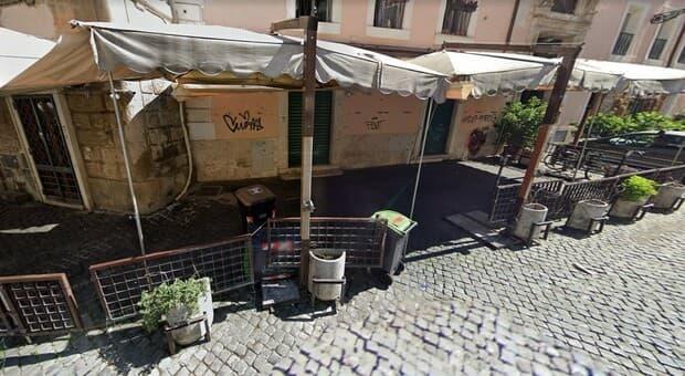  Roma, chiusa l'osteria «Nannarella» in pieno centro: blatte in cucina, lavoratori in nero e mancanza piano evacuazione 