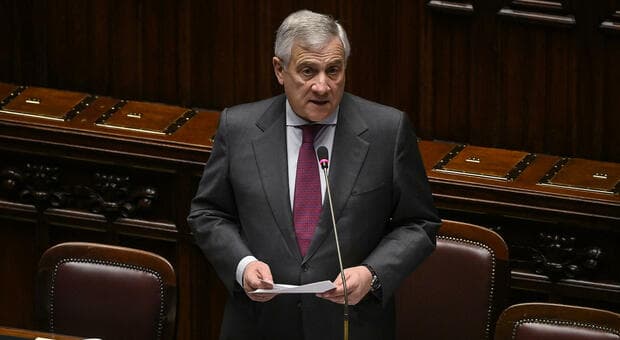  Tetto ai prezzi dei carburanti, Tajani: «Abbiamo evitato una tassa. Così il sistema Paese si dimostra responsabile» 