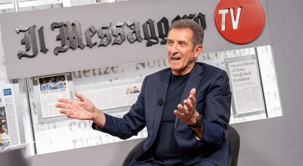  Ezio Greggio: «Quanti scherzi con Mel Brooks, arrivai ad arrestarlo in aeroporto vestito da ispettore Clouseau» 