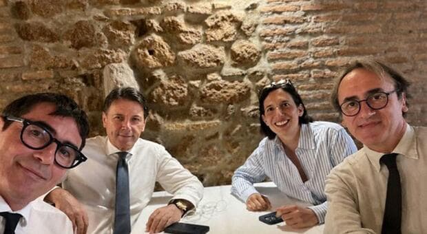  Conte, Schlein, Fratoianni e Bonelli: il pranzo progressista. «Avanti sul programma». Ma Renzi non è a tavola 