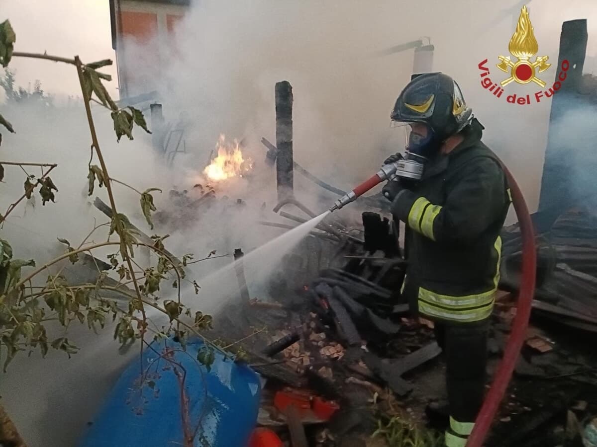 Maltempo nel Frusinate: un fulmine incendia un capannone a Frosinone