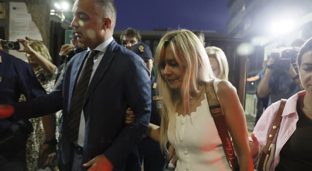  Valter Lavitola denunciato per maltrattamenti dall'ex compagna Natalia Potenza: indagano i pm 