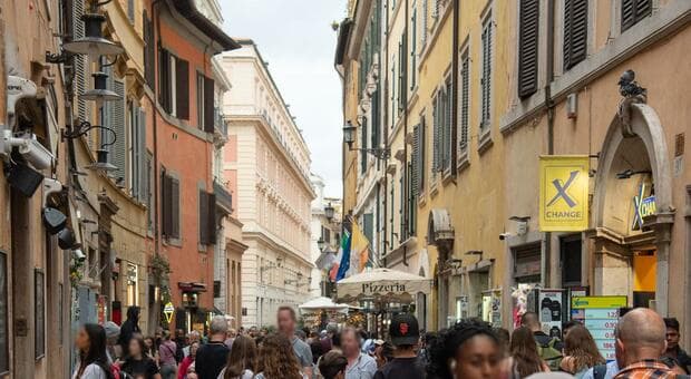  Roma, il suolo pubblico al prezzo di un caffè. Un metro quadro per un tavolino a Piazza Navona costa 1,99 euro al giorno 
