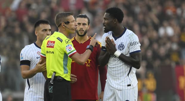  Regolamento Serie A, cosa è cambiato con le nuove regole? Dal tempo effettivo al numero di gol e l'intervento del Var, il confronto con l'anno scorso 