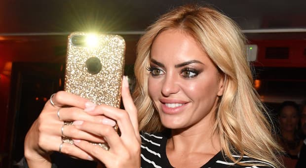  Elena Morali aggredita in centro a Milano: «Insulti e calci alla macchina, pensavo mi ammazzasse. Per fortuna sono riuscita a fare il video» 