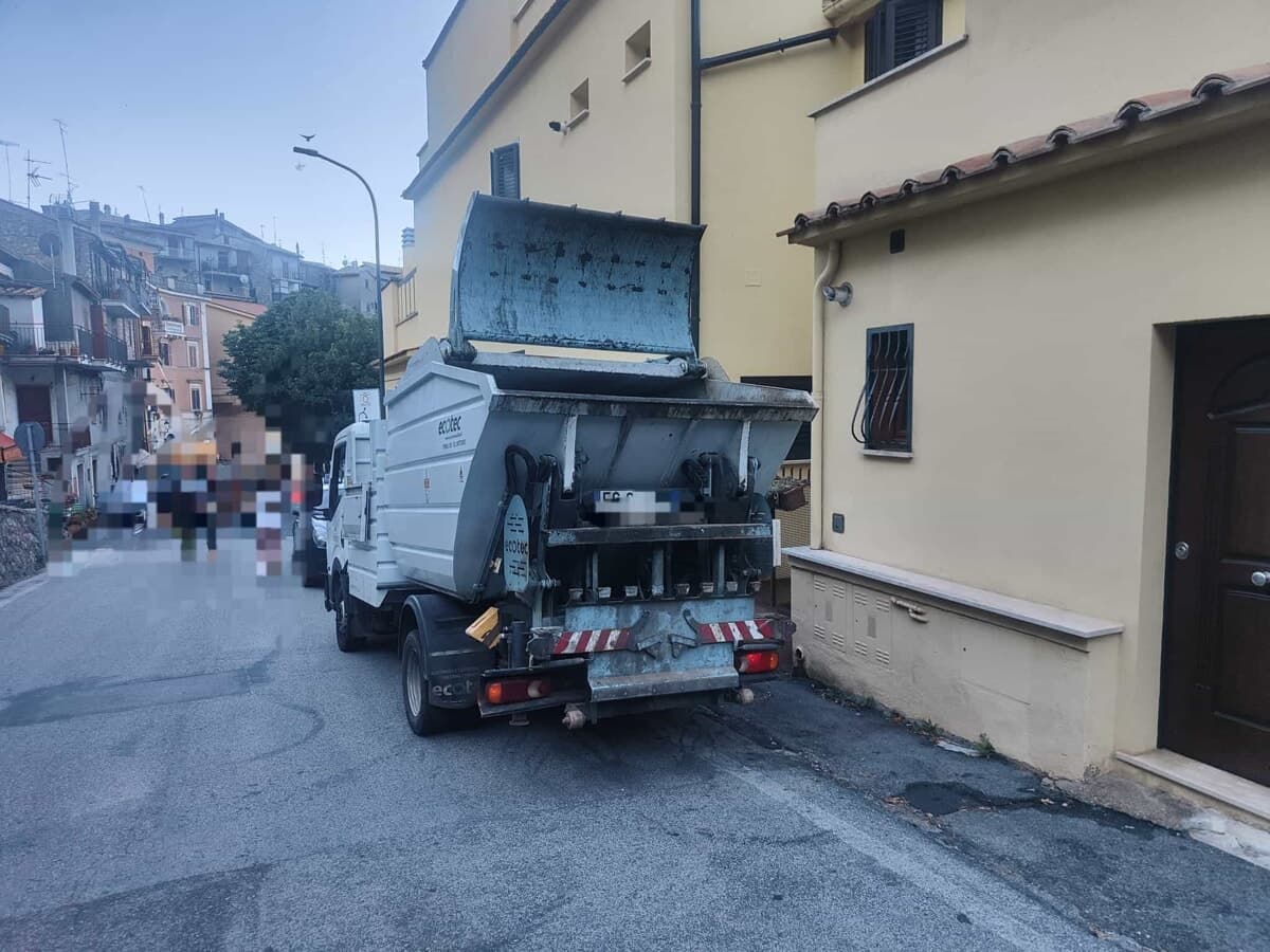 Piglio, investito da un mezzo della raccolta rifiuti durante una manovra