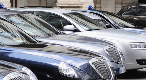 Auto blu, Palazzo Chigi compra 4 nuove sirene per i ministri senza portafoglio: la mossa contro il traffico (e quanto costa) 