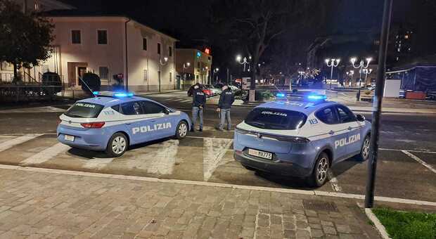  «Paga o uccido tuo fratello». La 17enne a capo della banda finisce a processo 