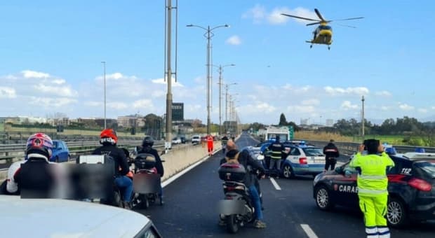  Roma, incidente sull'autostrada per Fiumicino: un morto nello schianto fra tre auto. Traffico in tilt 