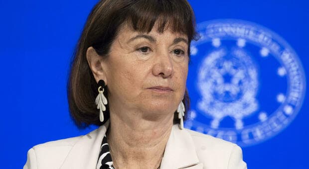  Ministra Roccella, disperso il marito mentre faceva il bagno nel lago di Vico. Ricerche in corso 
