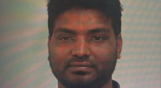  Triplice omicidio a Roma, la polizia diffonde la foto del presunto killer: è un bengalese 43enne 