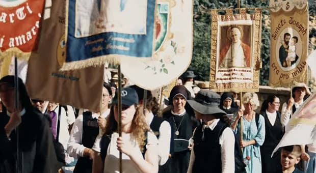  Assisi, porte chiuse ai fedeli lefebvriani: «Qui pregano tutti, tranne noi». Lo scisma di Écône presenta il conto 
