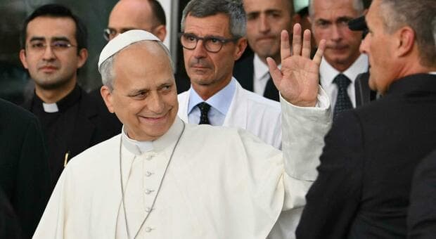  Papa Leone e il tumore, il chirurgo che l'ha operato: «Ecco come l'ha scoperto» 