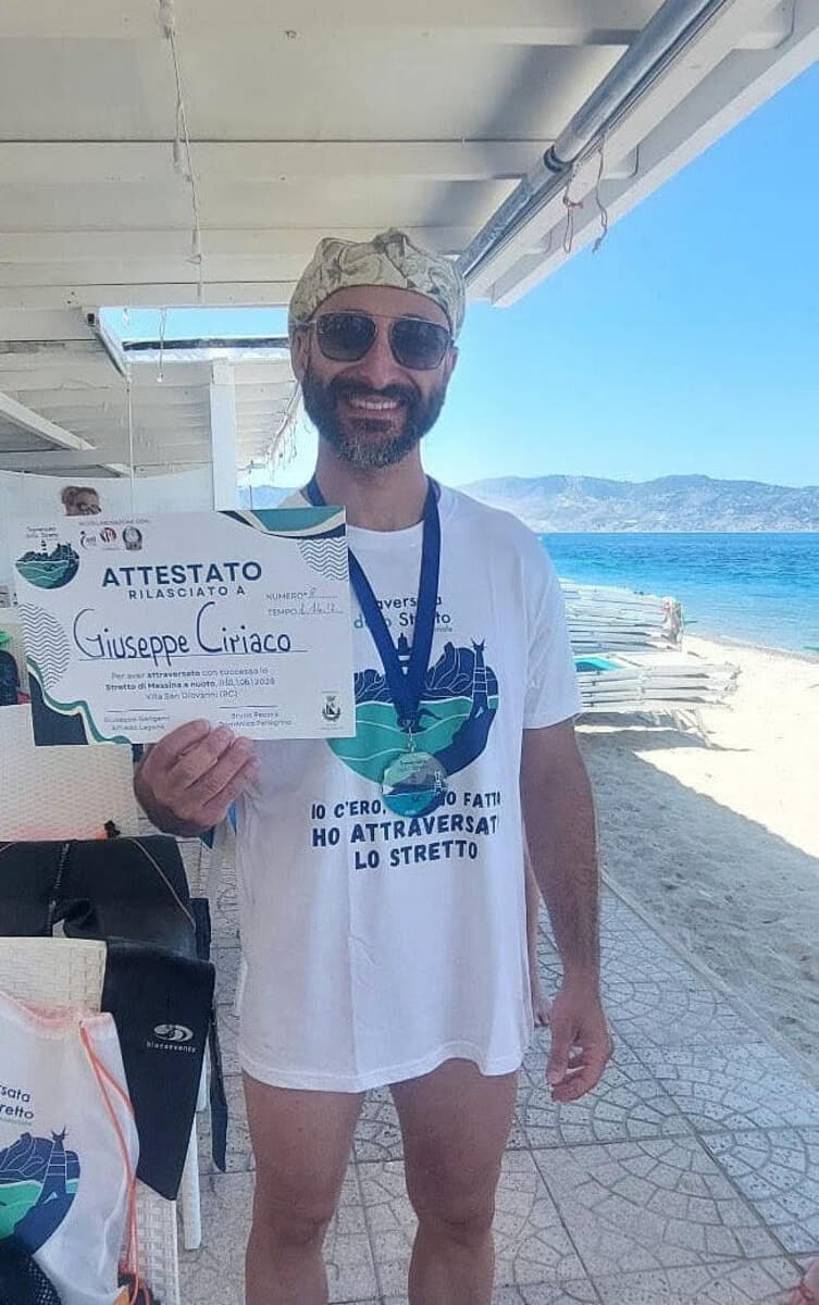 Fiuggi, Giuseppe Ciriaco compie l'impresa: attraversa lo Stretto di Messina a nuoto e arriva sul podio!