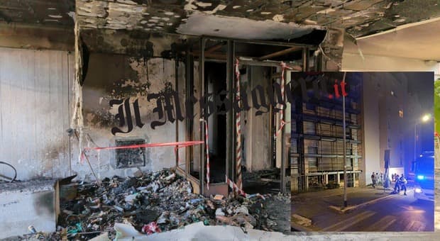  Velletri, incendio doloso all'ingresso di una palazzina popolare: diversi intossicati, evacuate 13 famiglie 