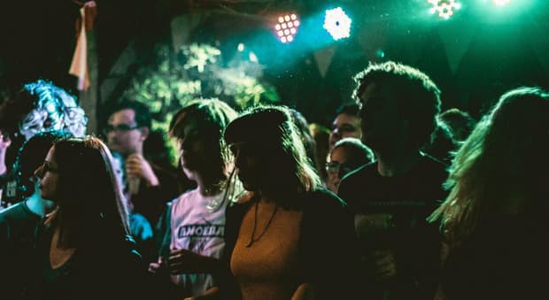  Gallipoli, 17enne colpito alla testa con tirapugni dopo una lite in discoteca: ricoverato in codice rosso, è grave 