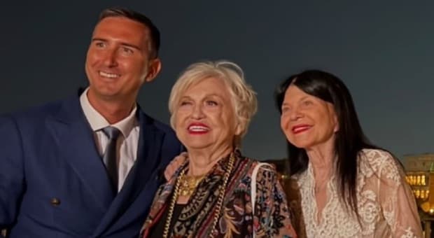 Wanna Marchi e Stefania Nobile premiate in Campidoglio per la cultura. Il consigliere si scusa: non sapevo della loro presenza 