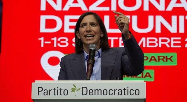  Schlein acclamata dai dem: «Prima si vota meglio è. Le primarie? Vinciamo noi» 