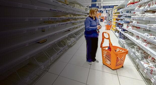 Blocco dei tir, il costo della protesta: i prezzi della verdura si impennano, si fermano gli stabilimenti della pasta, farmaci fermi nei depositi 