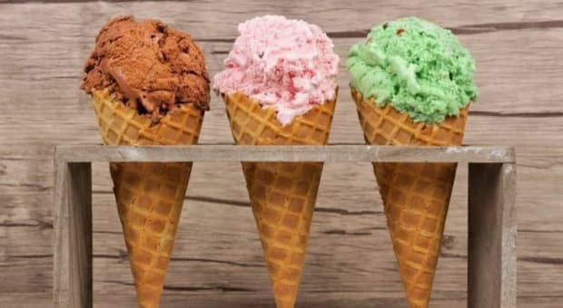  Napoli, mangia un gelato e va in arresto cardiaco: rianimato da due passanti si riprende ma poi muore 
