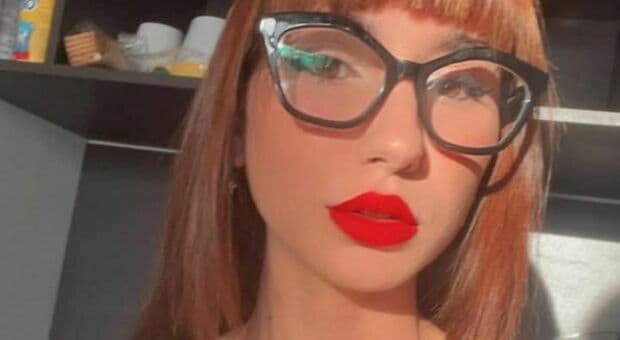  Rachele Ferrara, morta a 28 anni dopo sei giorni di agonia soffocata con una fetta di bacon: lascia due bambini, dramma a Capodimonte 