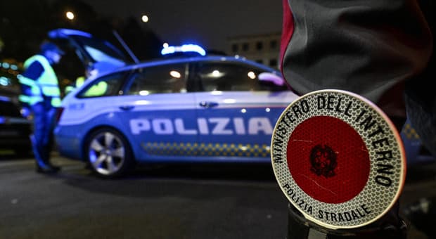  Roma, sfidano la polizia su un'auto rubata: due minori (di etnia rom) arrestati dopo lo schianto 