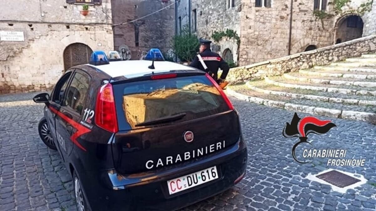 Anagni, evade dai domiciliari e insegue un gruppo di ragazzi nel centro storico, 34enne finisce in carcere