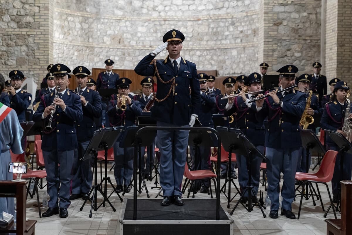 Sant’Apollinare, la musica della Fanfara della Polizia di Stato risuona in un borgo ricco di storia