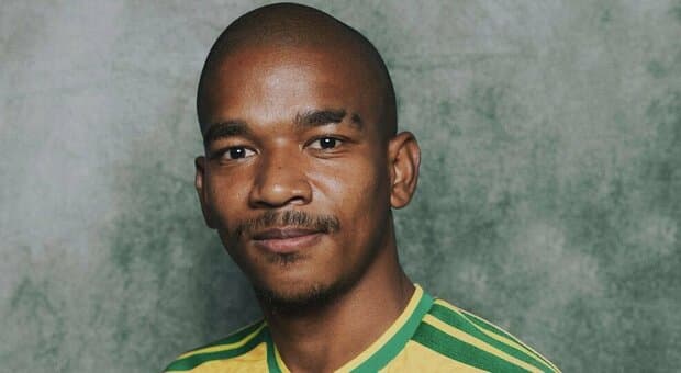  Jayden Adams, morto a 25 anni il centrocampista del Sudafrica. Aveva appena giocato i Mondiali 