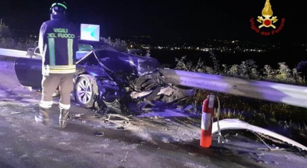  Incidente a Nepi, muore una 17enne: feriti altri tre ragazzi. Schianto di notte tra due auto 