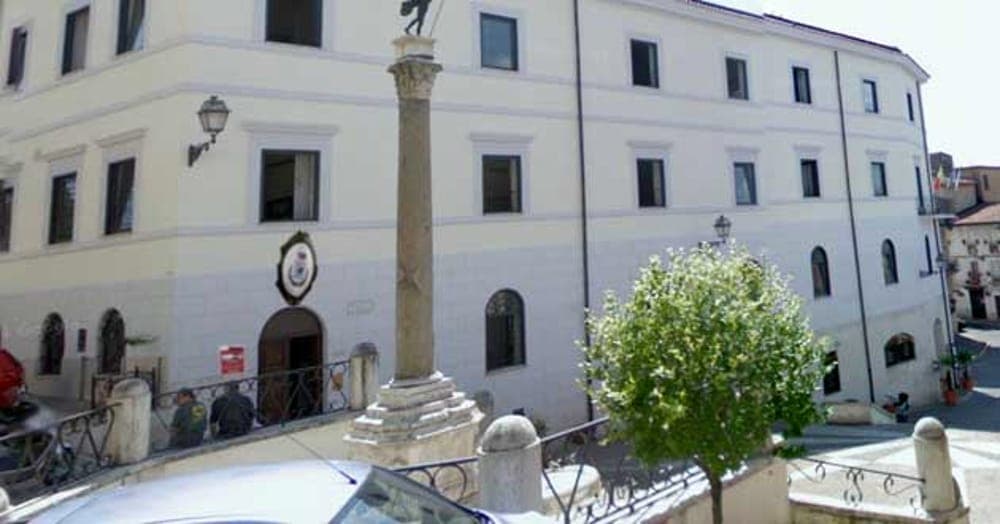 Valmontone, la battaglia quotidiana di Francesco contro le barriere architettoniche: “Non chiediamo privilegi, ma di poter lavorare come tutti”