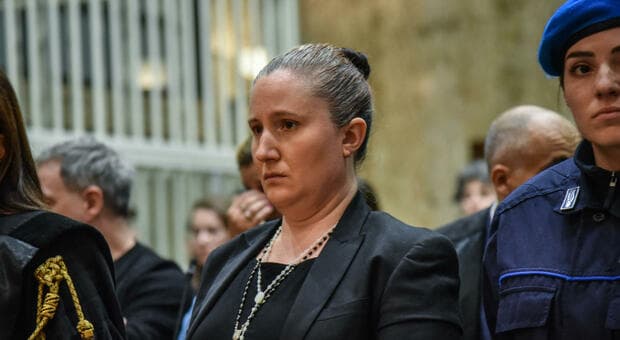  Alessia Pifferi, definitiva la condanna a 24 anni per aver lasciato morire la figlia di stenti: rigettati i ricorsi presentati da pg e difensore 